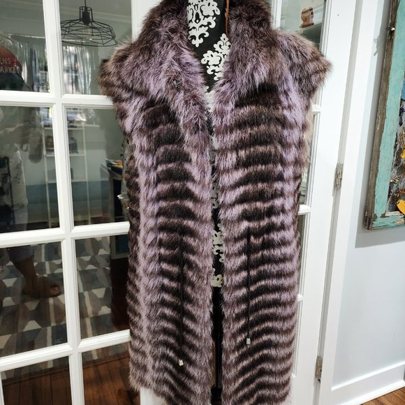 Feraud Paris Fur Vest (Beaver Fur) - Picture 4 of 7